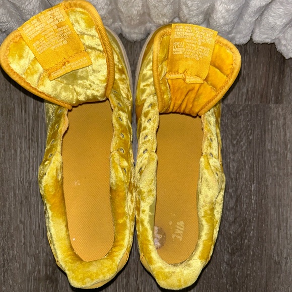 Nike Air Force 1 LV8 GS Velvet Sneakers - Picture 8 of 8